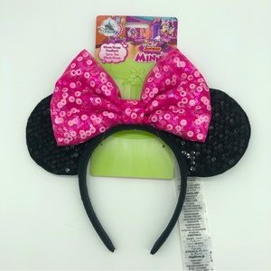 Kids’ Disney Minnie Mouse ears with pink bow.